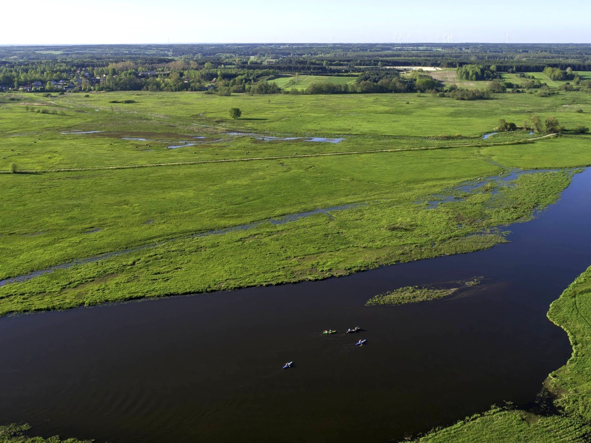 Upscaled with Gigapixel v8.4.4. 3800x2135 => 7600x4270 (2x) @ 300 ppi Model: Standard V2, denoise: 0.59, sharpen: 0.59, decompression: 0.39