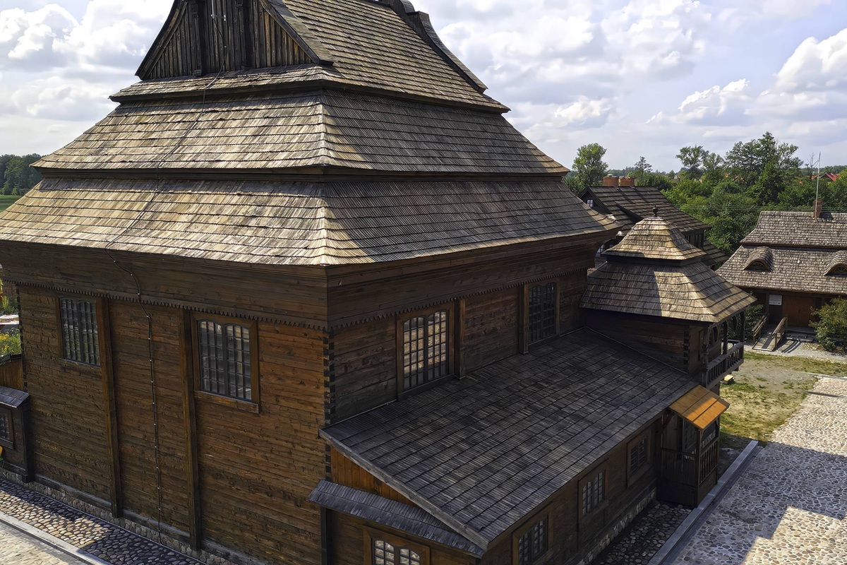 Upscaled with Gigapixel v8.4.4. 1800x1013 => 3600x2026 (2x) @ 300 ppi Model: Standard V2, denoise: 0.59, sharpen: 0.59, decompression: 0.39