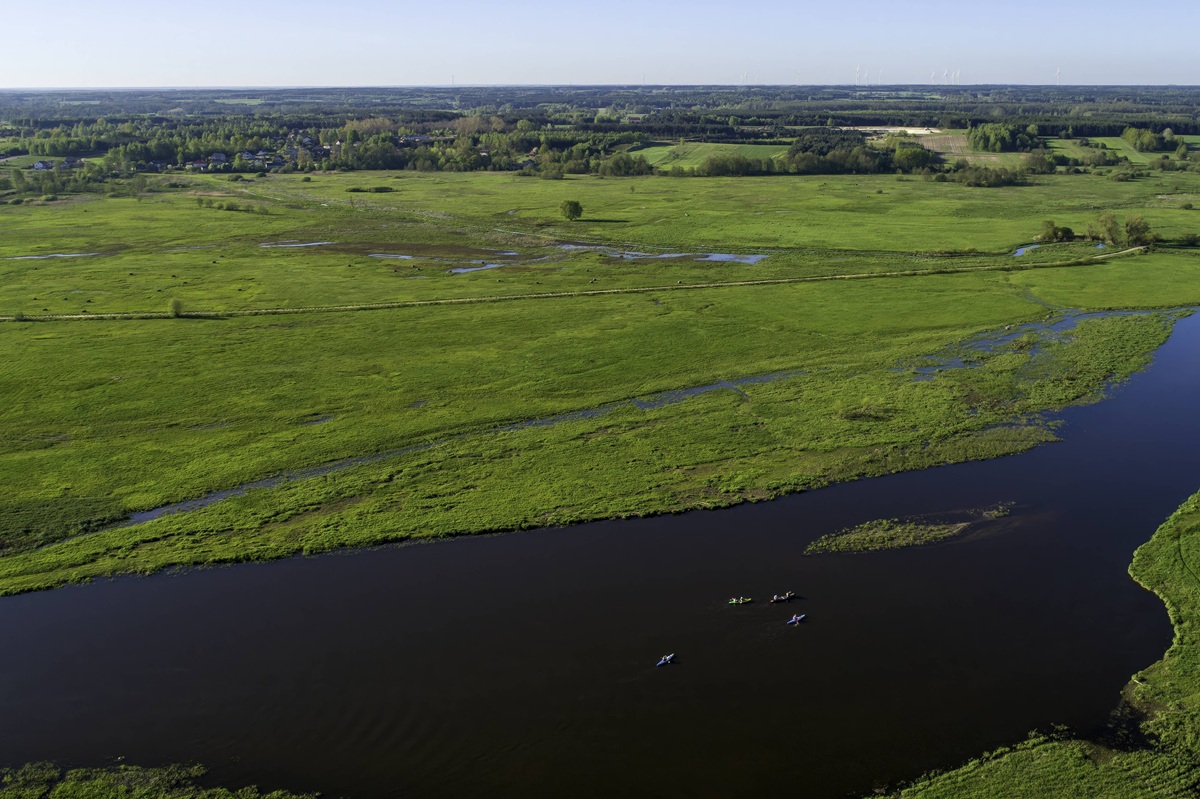 Upscaled with Gigapixel v8.4.4. 3800x2135 => 7600x4270 (2x) @ 300 ppi Model: Standard V2, denoise: 0.59, sharpen: 0.59, decompression: 0.39