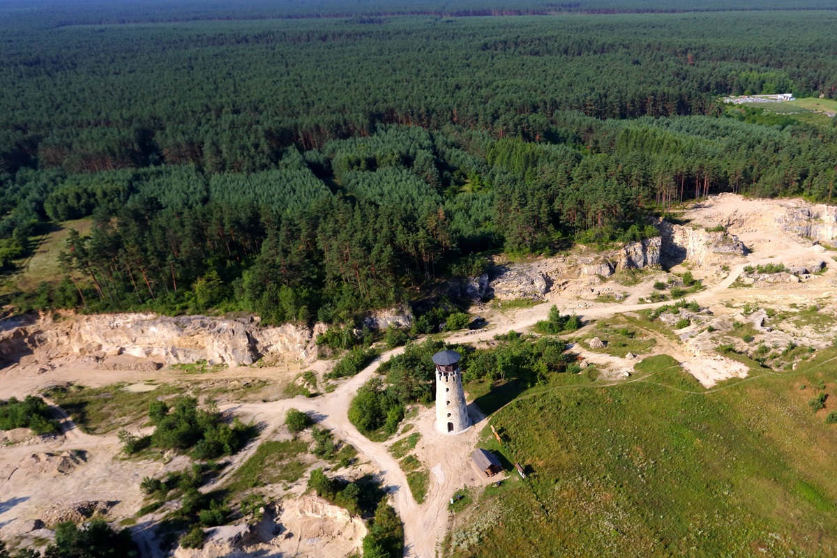 Józefów, kamienio3om50°28'29.7"N 23°03'10.2"E